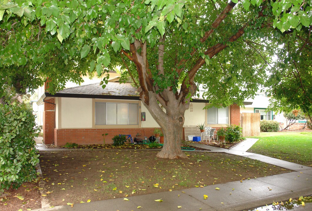 811 Cathedral Ct in Sacramento, CA - Building Photo