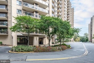 307 Yoakum Pkwy in Alexandria, VA - Foto de edificio - Building Photo