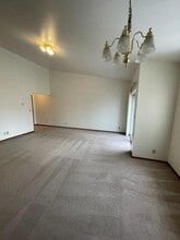 881 Homedale Rd in Klamath Falls, OR - Building Photo - Building Photo