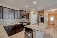 9201 Bentley Garner Ln in Austin, TX - Foto de edificio - Building Photo