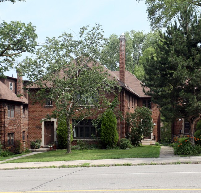 2508-2510 Bloor St W in Toronto, ON - Building Photo - Primary Photo