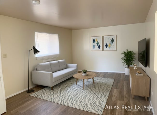 property at 2707 N Chestnut St