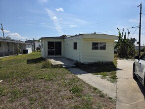 2127 Twin Brooks Rd in North Fort Myers, FL - Building Photo - Building Photo
