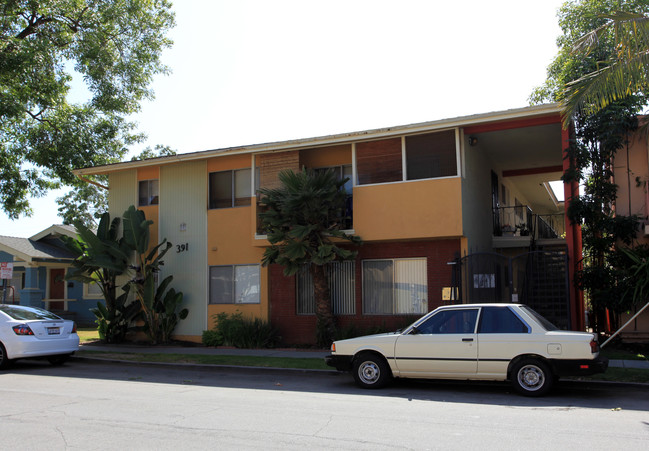 391 Obispo Ave in Long Beach, CA - Foto de edificio - Building Photo