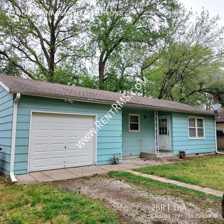 2405 SW High Ave in Topeka, KS - Building Photo