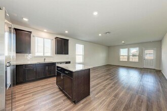 201 Pivot Dr in Taylor, TX - Building Photo - Building Photo