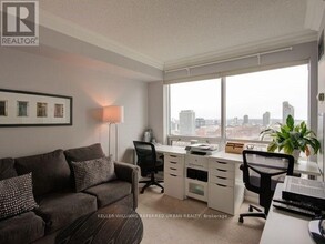 10-3010 Yonge St in Toronto, ON - Building Photo - Building Photo