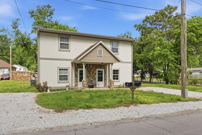 1003 Orchard St in Carthage, MO - Building Photo - Building Photo