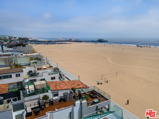 1307 Palisades Beach Rd in Santa Monica, CA - Building Photo - Building Photo