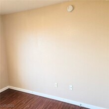 2120 Ramrod Ave in Henderson, NV - Foto de edificio - Building Photo