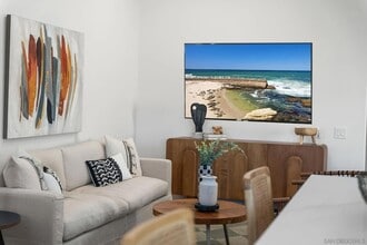 2483 Oxford Ave in Encinitas, CA - Foto de edificio - Building Photo