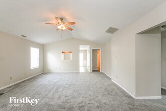 5815 Victory Ave in Indianapolis, IN - Foto de edificio - Building Photo