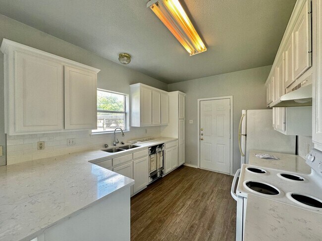 1318 James Ave in Waco, TX - Building Photo - Building Photo