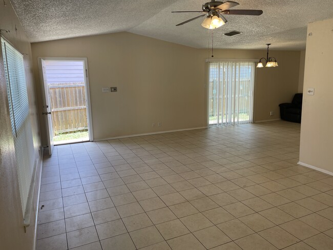 11731 Spring Club Dr in San Antonio, TX - Building Photo - Building Photo