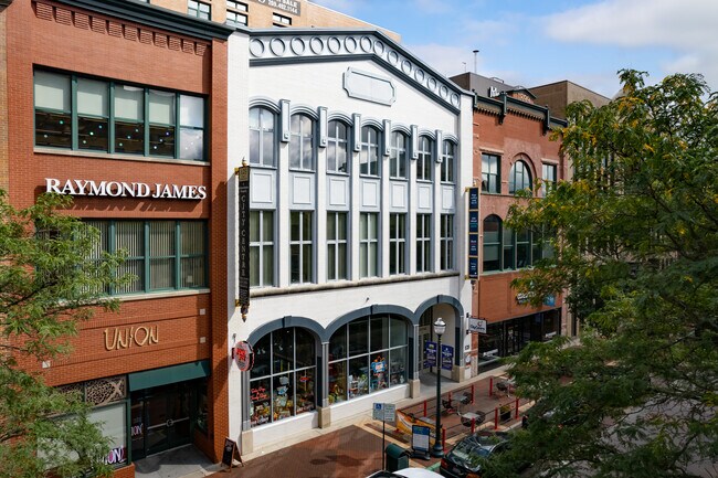 Lofts at Kalamazoo City Centre in Kalamazoo, MI - Foto de edificio - Primary Photo