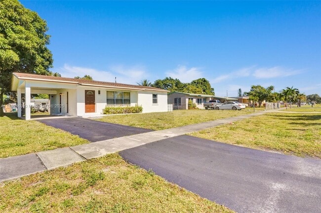 3431 NW 5th Pl in Fort Lauderdale, FL - Building Photo - Building Photo