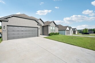 4266 W Vlg Pk Dr in Skiatook, OK - Building Photo - Building Photo