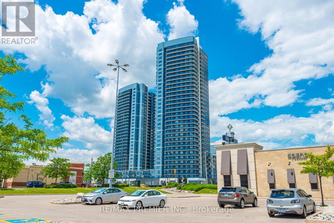 3600-3600 Hwy 7 in Vaughan, ON - Building Photo