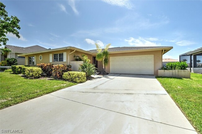 577 Seagrape Dr in Marco Island, FL - Foto de edificio - Building Photo