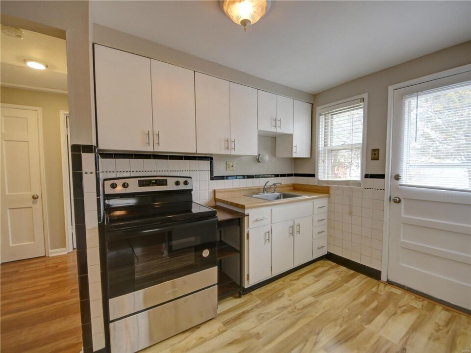 1932 N Hanley Rd in St. Louis, MO - Building Photo
