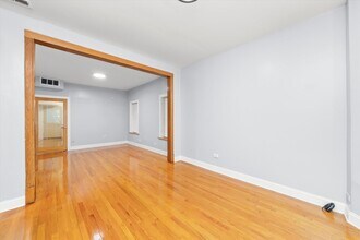 2911 W Belden Ave in Chicago, IL - Building Photo - Building Photo