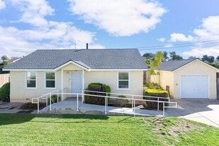 115 Wilson Dr in Santa Maria, CA - Building Photo