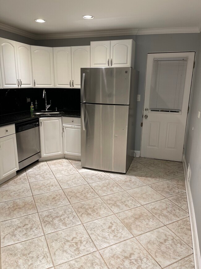 5003 Church St Apartments and Nearby Skokie Apartments For Rent