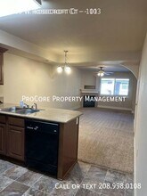 9825 W Rosecroft Ct, Unit 101 in Boise, ID - Building Photo - Building Photo