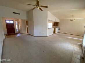 7283 Luz De Paseo Ct in El Paso, TX - Foto de edificio - Building Photo