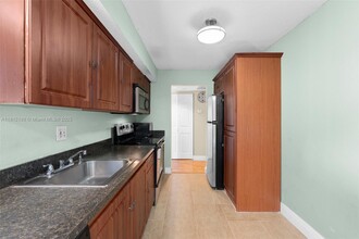 7051 Environ Blvd in Lauderhill, FL - Building Photo - Building Photo