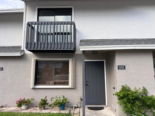 5202 Bayside Dr in Greenacres, FL - Building Photo - Building Photo