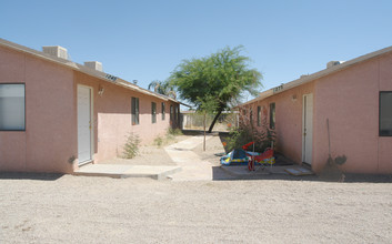 1245-1285 N Bryant Ave in Tucson, AZ - Foto de edificio - Building Photo