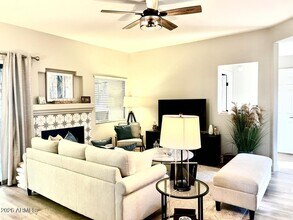 15050 N Thompson Peak Pkwy in Scottsdale, AZ - Foto de edificio - Building Photo