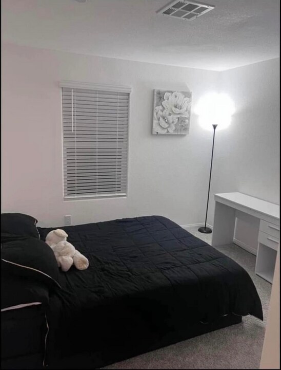 2715 Atomic Tangerine Wy in Las Vegas, NV - Building Photo