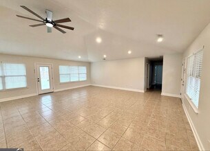 206 Willow Dr in Glennville, GA - Building Photo - Building Photo