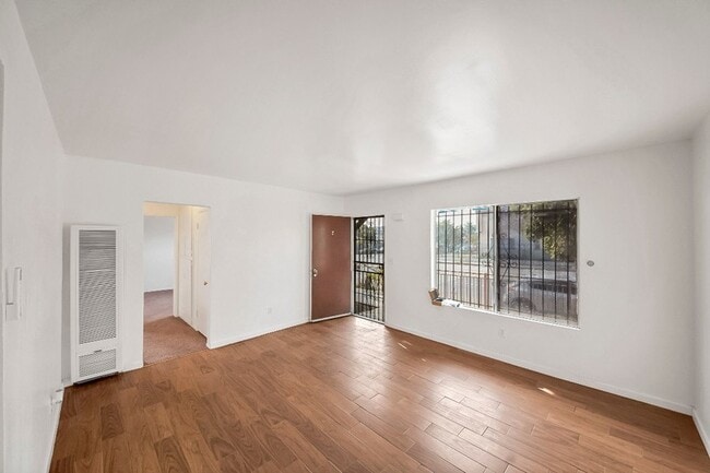 2458 Normandie Ave, Unit 2 in Los Angeles, CA - Building Photo - Building Photo