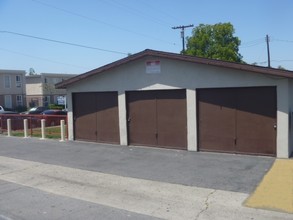 131 W Hoover Ave in Orange, CA - Building Photo - Building Photo