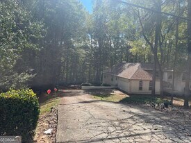 1383 Lilburn Stone Mountain Rd in Stone Mountain, GA - Building Photo