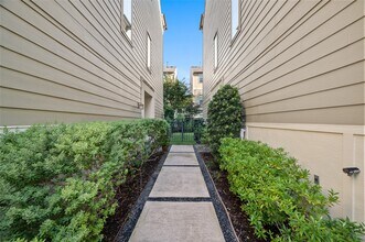 2423 Beall St in Houston, TX - Building Photo - Building Photo