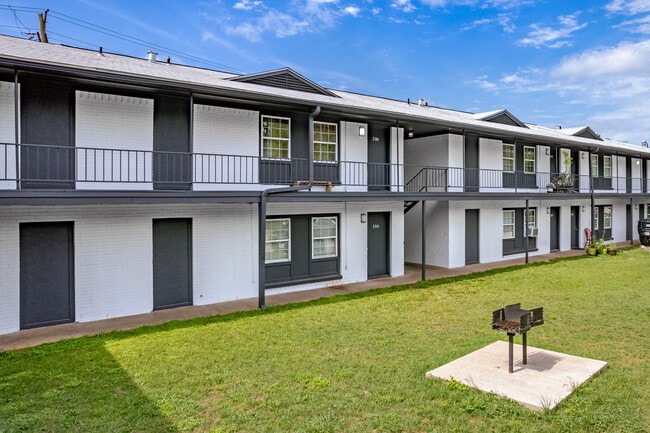 THE BALLASHIRE in Dallas, TX - Building Photo - Building Photo