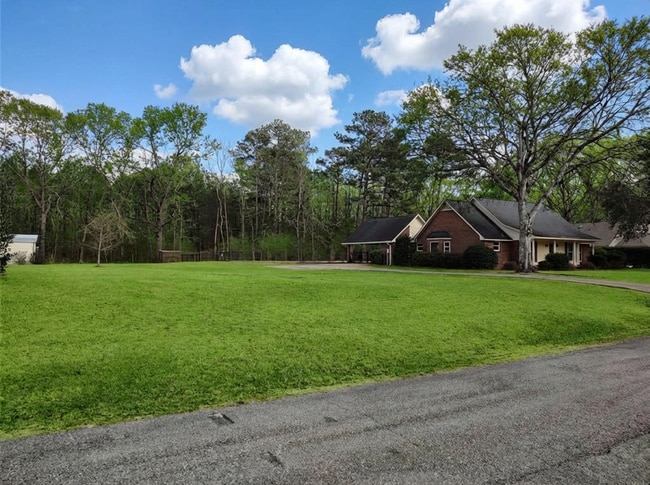 1450 E Overbrook Rd in Millbrook, AL - Building Photo - Building Photo