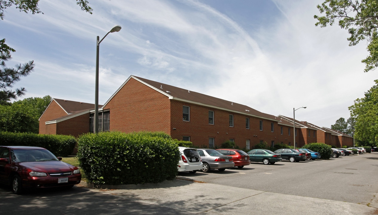 Heritage West Apartments in Portsmouth, VA - Building Photo