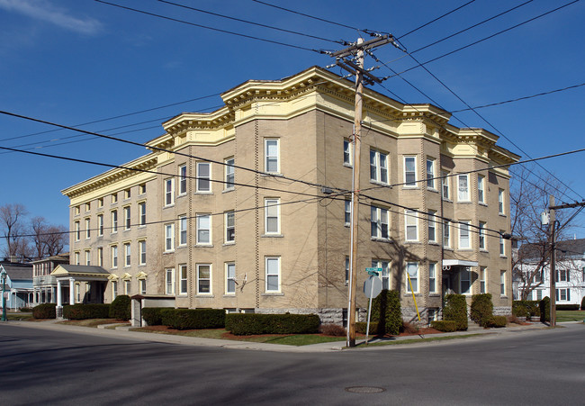 327 Holcomb St in Watertown, NY - Building Photo - Building Photo