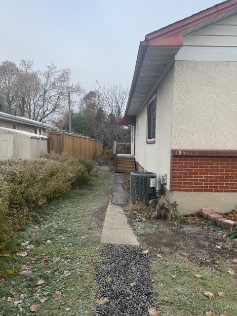 2261 Tecumseh St in Ottawa, ON - Building Photo - Building Photo