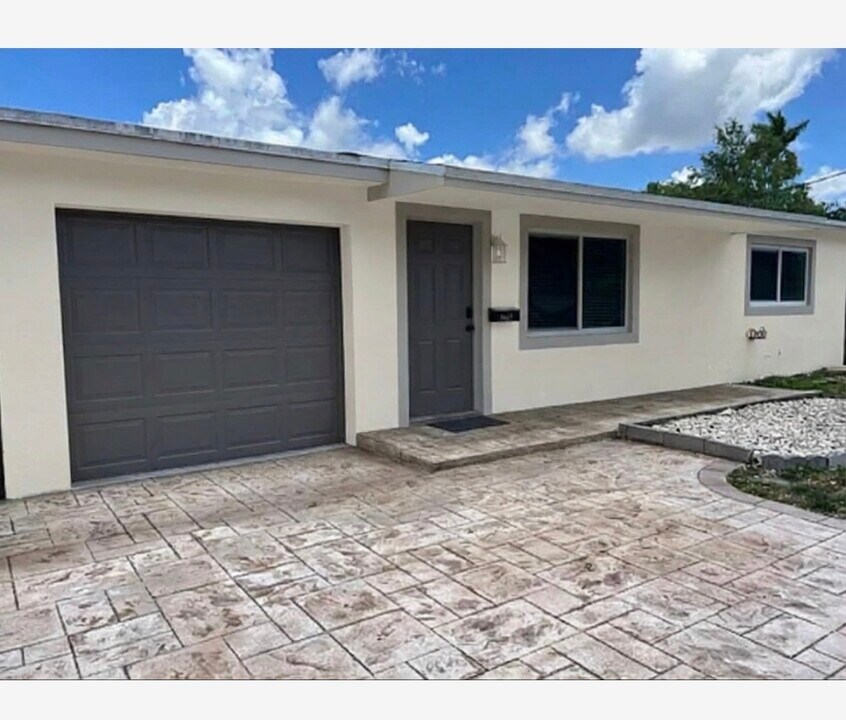 9417 SW 52nd St in Cooper City, FL - Building Photo