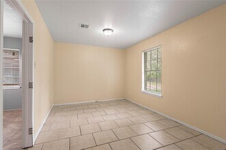 136 Raven Wood St in Huntsville, TX - Building Photo - Building Photo