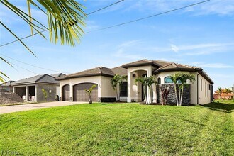 302 NW 32nd Pl in Cape Coral, FL - Building Photo - Building Photo