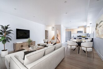 13461 Beach Ave in Marina Del Rey, CA - Building Photo - Building Photo