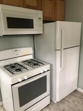 208 Green St, Unit East in Savoy, IL - Building Photo - Building Photo