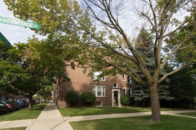 property at 1746 W Belle Plaine Ave